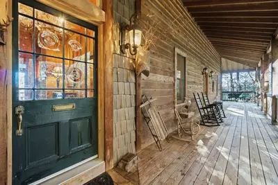 Image de Maison spacieuse côté montagne avec des vues spectaculaires