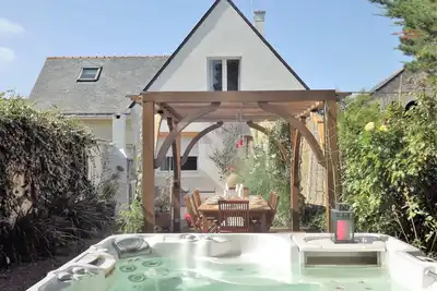 Image de A 250 m de la mer, location d'une villa pour 12 pers. avec spa. . .