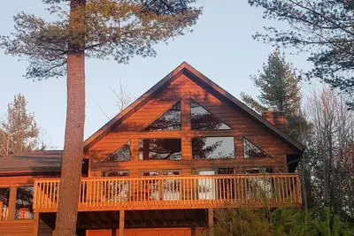 Image de Récent! ! ! Haut de gamme sur le lac Accueil Belle 1340 Acre Squirrel lac