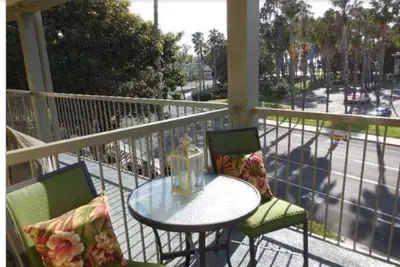 Image de Belle Beach Condo étapes qui viennent à la plage