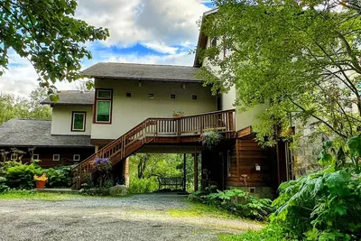 Image de Eagle Peak Guesthouse / Suite 2 pièces avec kitchenette