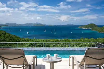 Image de Nouveau, luxueux, paisible. . . Échappez-vous à «Par temps clair. . . »