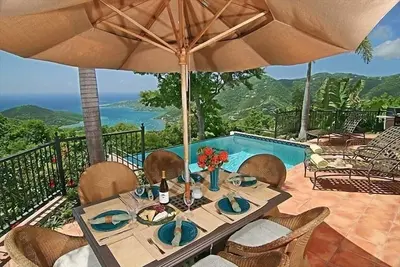 Image de Vues panoramiques incroyables! Piscine privée! Un court trajet en voiture vers les plages!