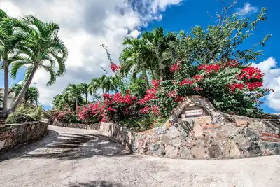 Image de 4 Master Suites! Vues imprenables sur la Rive-Sud! Services de conciergerie 24/7!