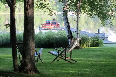 Chalet moderne confortable. Beau terrain. Quai privé. Lac Shishebogama!