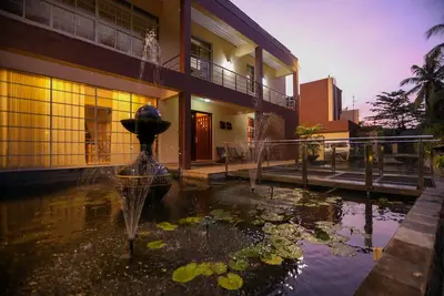 Image de Lanka Lac Villa Luxury Waterfront Mansion entièrement meublé aux normes américaines