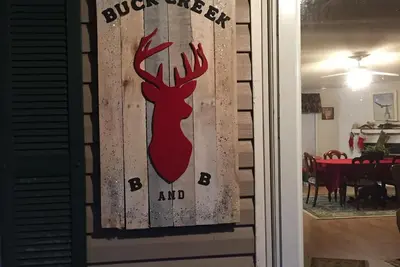 Image de Buck Creek Bed And Breakfast, Calme Dans Les Bois Getaway