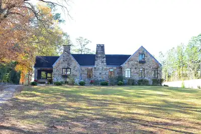 Image de Découvrez des vues à la ligne des millions de dollars depuis cette maison de Buckhead!