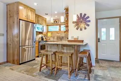 Image de Vail - Magnifiquement rénové 2br / 2Bath - sur la route de bus vers le village de Vail