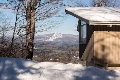 Image de 3 Niveau 2900 sq. Ft. Maison: 6 chambres, 4. 5 Salles de bain, et 2 cheminées