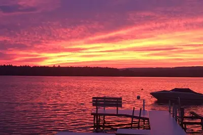 Image de Adorable chalet au bord du lac sur le magnifique lac Crooked