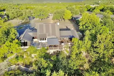 Image de «FireWater» Unique Riverfront Home ~ Accès privé à la rivière