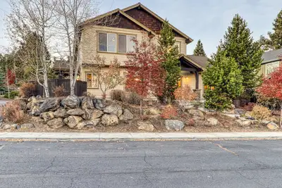 Image de Built 4 Fun - Hot Tub, Wifi, Westside sur le chemin du mont Bachelor