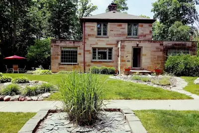 Image de Unique Ann Arbor Location à court terme - à pied de la grande maison