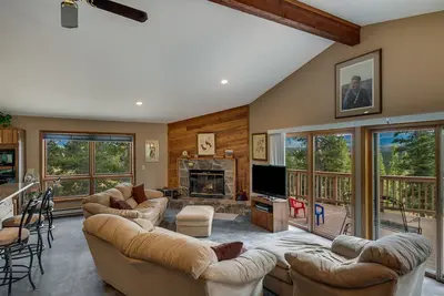 Image de Great Value familiale - La vue est splendide - acre privé dans les pins