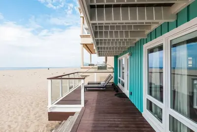 Image de 💛💛💛 Beach Front Bungalow moderne! 💛💛💛