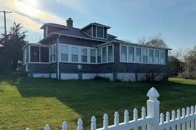 Image de Magnifique Cottage Prudence Island avec vue à 180 degrés sur la baie de Narragansett