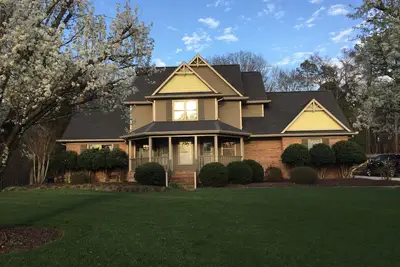 Image de Belle maison dans le quartier hautement souhaitable