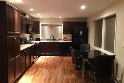 Image de Bel emplacement rénové, Midtown, près de la piste cyclable