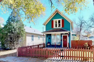 Image de Bungalow bleu de charme au centre-ville historique de Montrose
