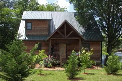 Image de Mme Natalie cabine sur le lac avec l'eau Trampoline