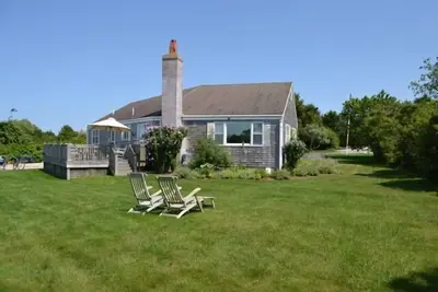 Image de Nantucket ~ En ~ Ville Cottage, Ensoleillé, Adjacent à ouvrir des terres