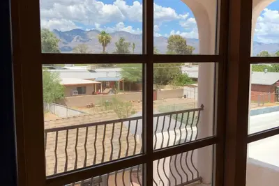 Image de Fabuleuse hacienda espagnole dans un emplacement pratique au centre-ville.