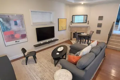 Image de Impeccable Luxe 5 Etoiles! Maison de plage de 3000 ft. ÉTAPES À Tout - Plage, Ville, Tennis