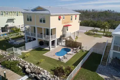 Image de Relax Away Sombrero Beach - Nouveau 4bdrm W / 40ft Dock & Pool