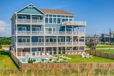 Image de Détendez-vous dans le luxe en bord de mer - ascenseur, piscine, bar Tiki, bain à remous, théâtre + jeux