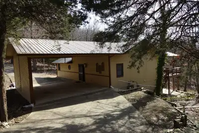 Image de Lake Escape - Lakefront 4 Bedroom, Easy Walk to Water, & Big Tv's, Pet Friendly