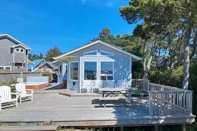 Image de Kayak sur la baie de Siletz, 3 de Br toutes avec des lits King, Hot Tub, Animaux Bienvenue!