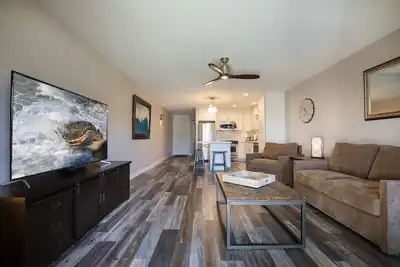 Image de ** Récemment rénové ** Étapes de Kamaole 3 Beach!