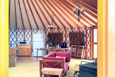 Image de Eagle Yurt à Wilderness Wind, Ely, Mn avec 3 chambres et une cuisine complète