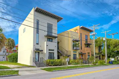 Image de Luxe moderne abordable - 2 salles de bain Bd / 2 dans la ville d'Ybor