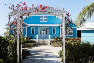 Image de Baie magnifique maison avec piscine privée et quai