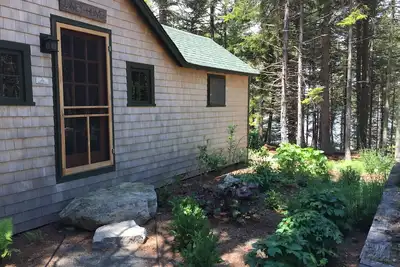 Image de Secluded Saltwater Cabin \"Piney Home\"