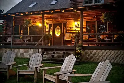 Image de Cabane en rondins rustique et confortable dans une belle campagne avec des équipements exceptionnels!