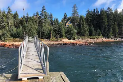 Image de Belle vue sur l'océan, grande maison avec cabine flottante. Oceanfront, Spacious