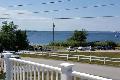 Image de Magnifique Beach House w / Ac - en face de Sunset Beach