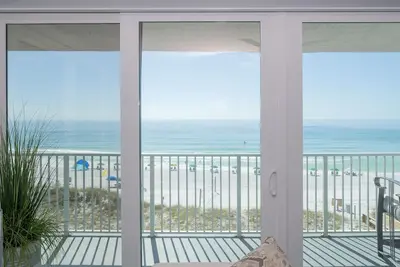 Image de Tout ce dont j'ai besoin, c'est du sable, du soleil et de la mer. . . . . . . . Octobre spécial! ! ! Consultez nos tarifs! !