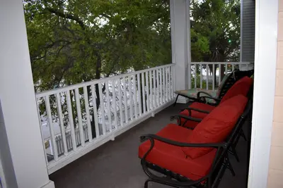 Image de Immense nouvelle maison de 5 chambres à 1 pâté de maisons de l'océan au sud présentée par Ocean Watch