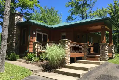 Image de Maison à Ellicottville près de Slopes. 30 acres donnant sur l'étang. L'été aussi!