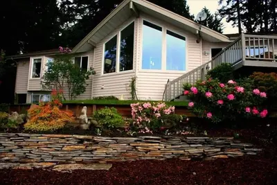 Image de Puget Sound Beach House - Magnifique Waterfront, Vues - Accès à la plage