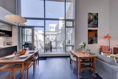 Image de Bâtiment historique de la baie d'Hudson - 30 nuits minimum, chiens bienvenus, parking et Wi-Fi gratuits