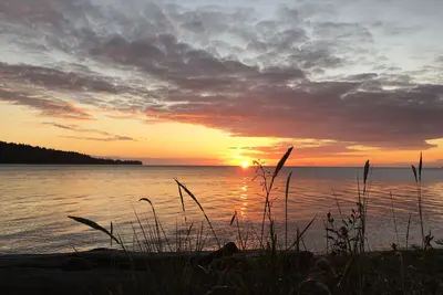 Image de Waterfront Beach House avec magnifiques couchers de soleil
