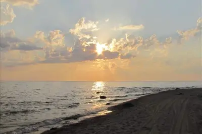 Image de Lake Huron Beach House - Plage de sable - Couchers de soleil spectaculaires