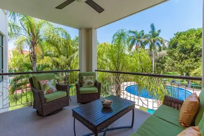 Image de Magnifique condo de 2 chambres au bord de la piscine en face de l'océan