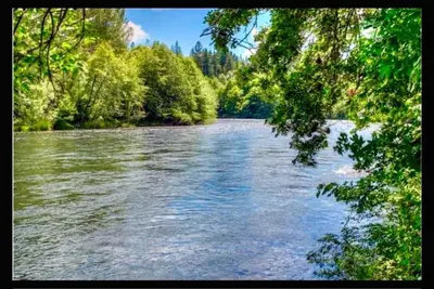 Image de \"Home on The Rogue\" - Porte d'entrée du Crater Lake!