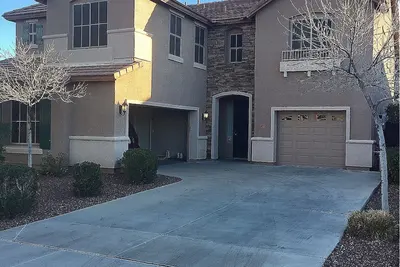 Image de Piscine privée chauffée, 4 chambres, 3000 pieds carrés, table de billard et bar Tiki!